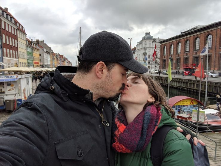 kissing in copenhagen
